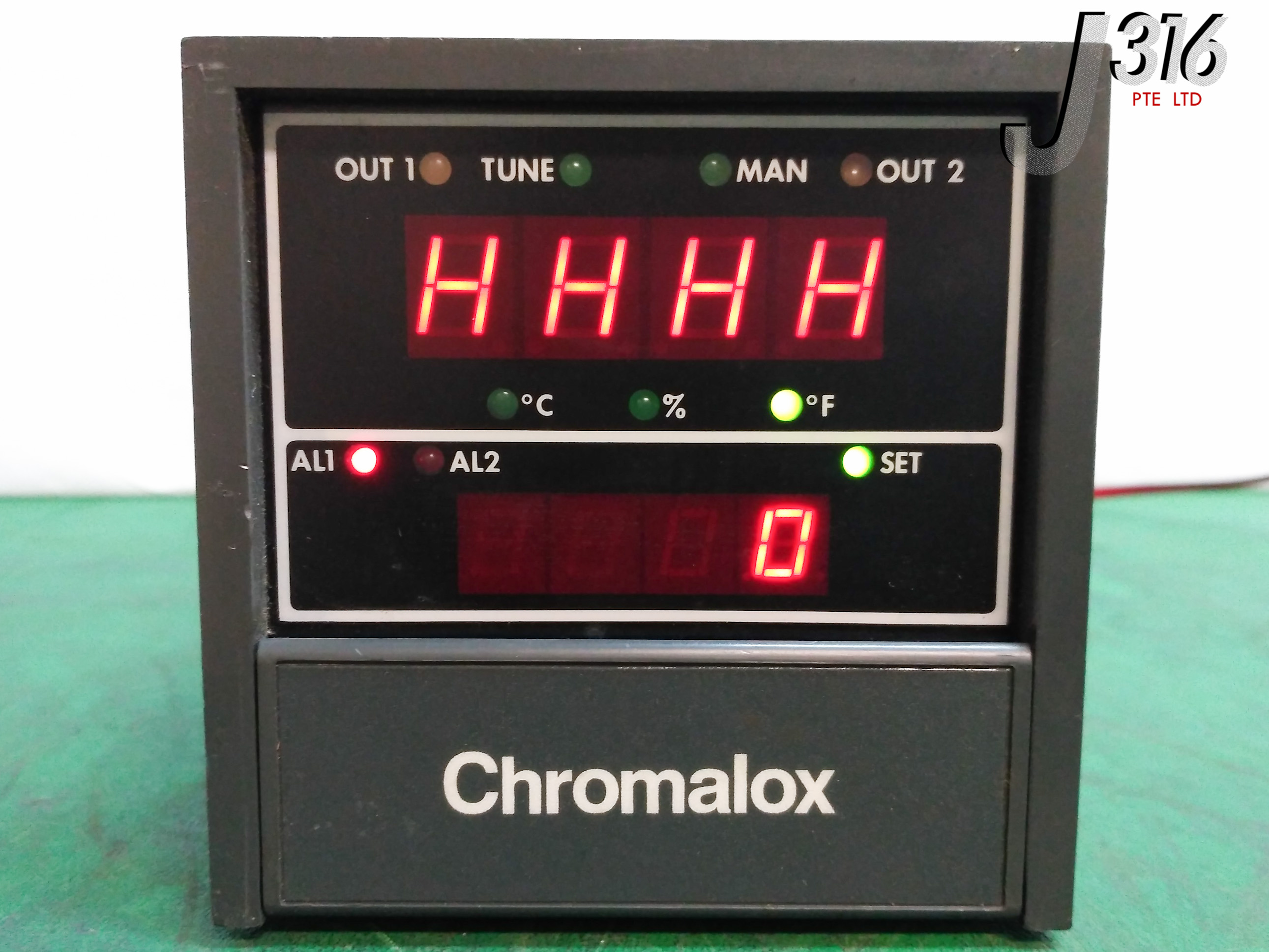 1841 CHROMALOX 1/4 DIN TEMPERATURE CONTROLLER 2001-702J1