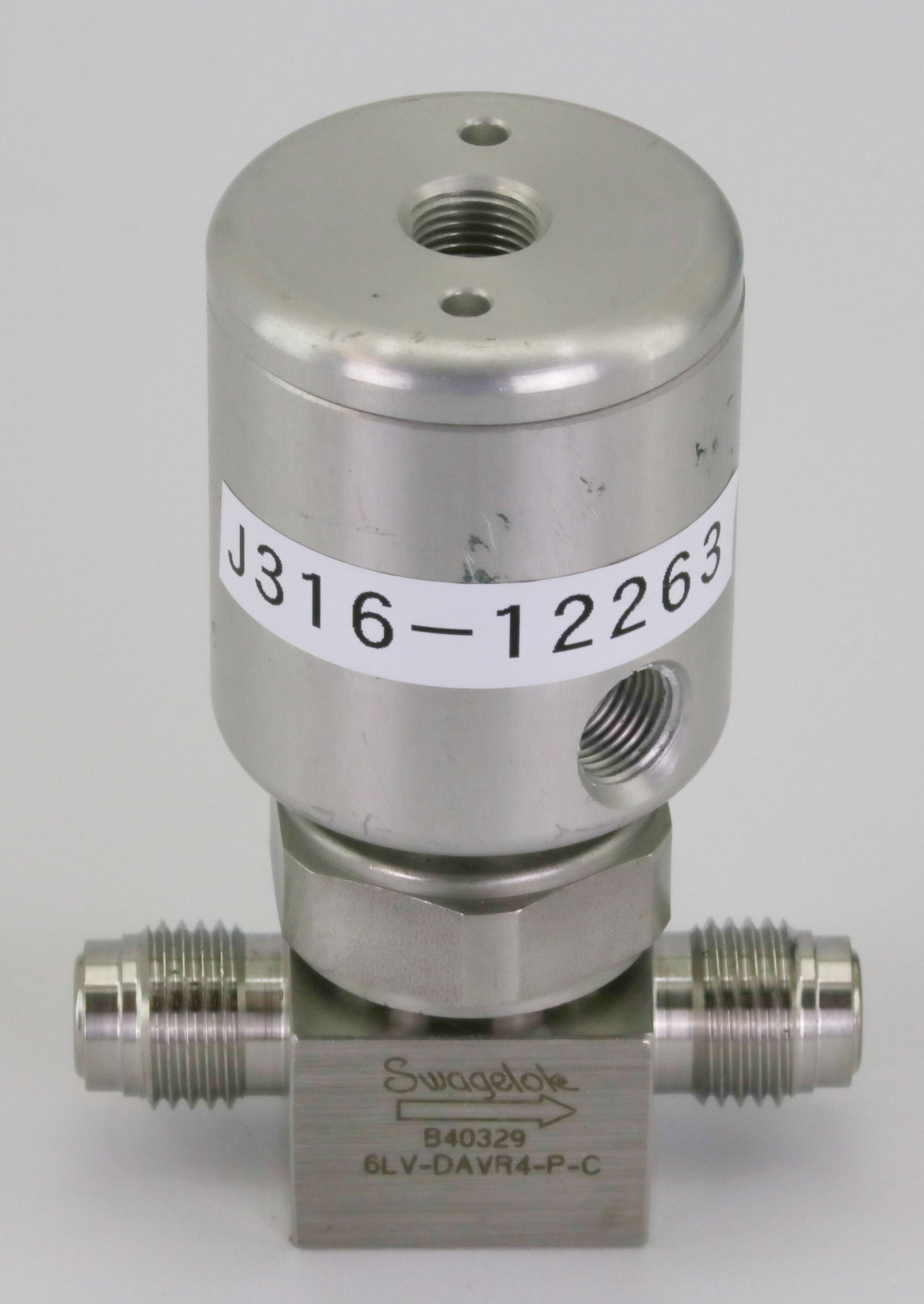 12263 SWAGELOK PNEUMATIC DIAPHRAGM-SEALED VALVE, ¼" MVCR 6LV-DAVR4-P-C