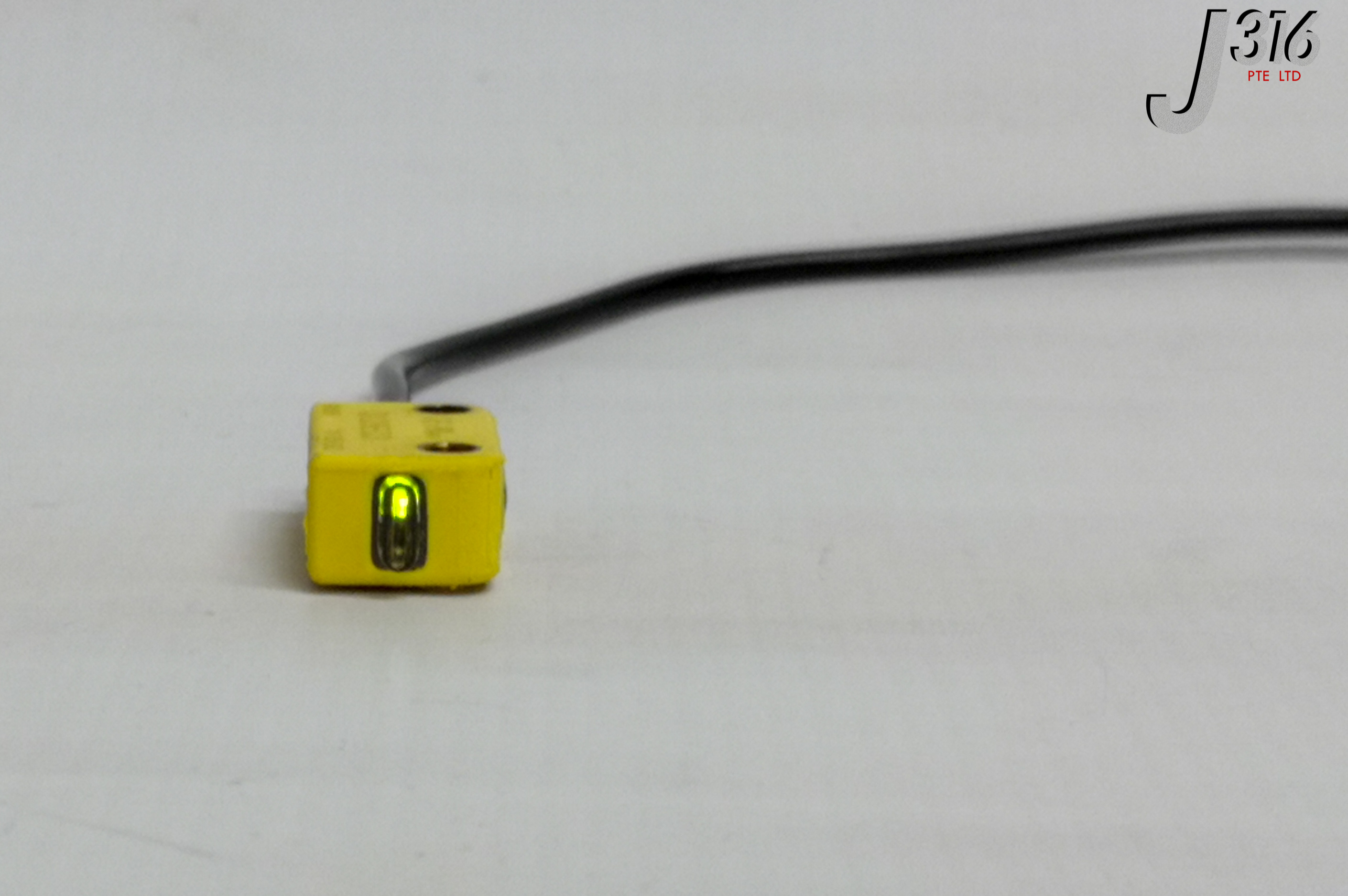 17543 BANNER MINIATURE SELF-CONTAINED SENSOR, 74192 (NEW IN OPEN PACK) Q126EQ3