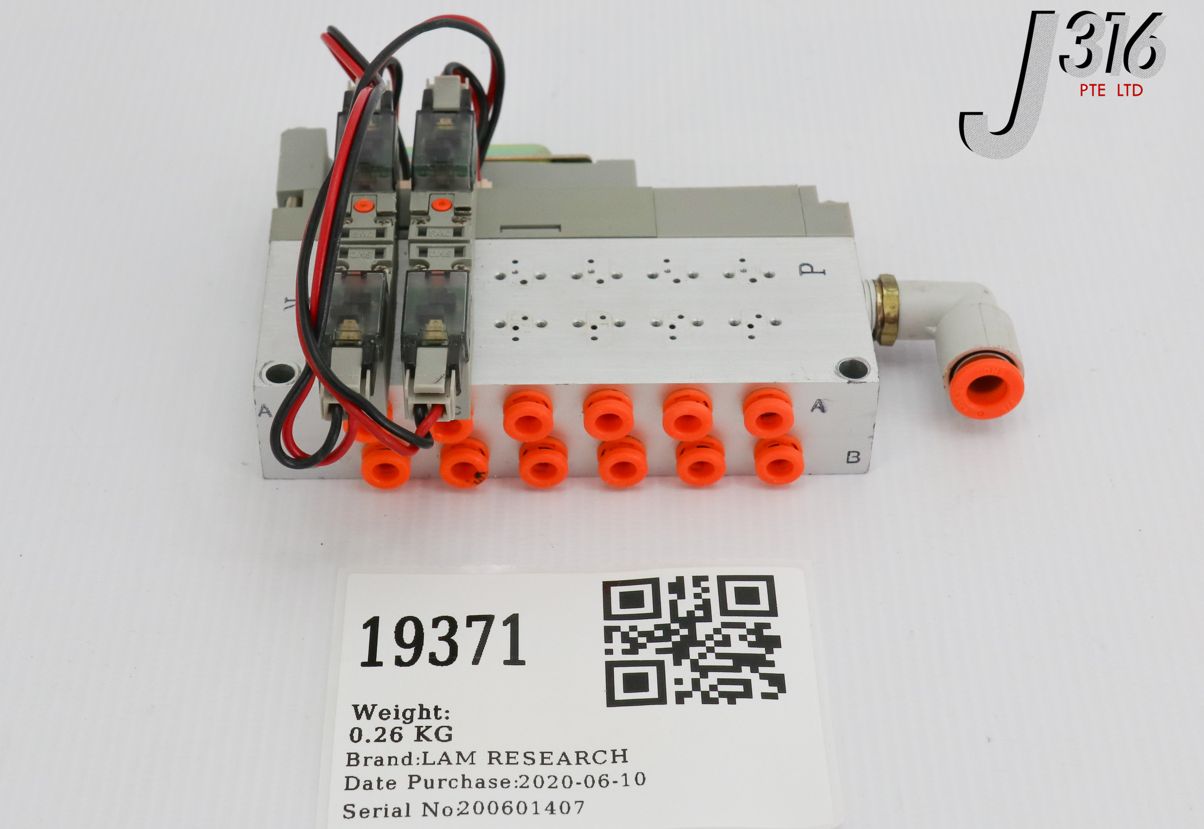 19371 LAM RESEARCH 12-SLOT PNEUMATIC MANIFOLD W/ 4 X SY114-5MOU VALVE, US20706 772-801282-001
