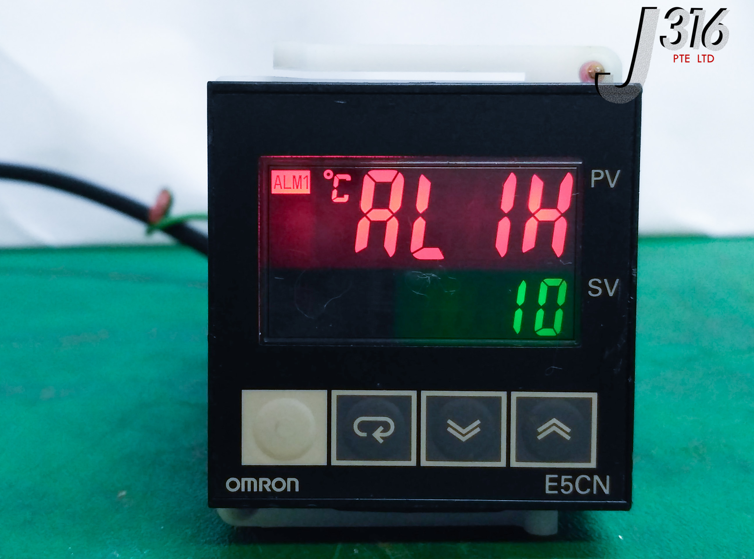 2336 OMRON TEMPERATURE CONTROLLER E5CN-Q2H03TC-FLK