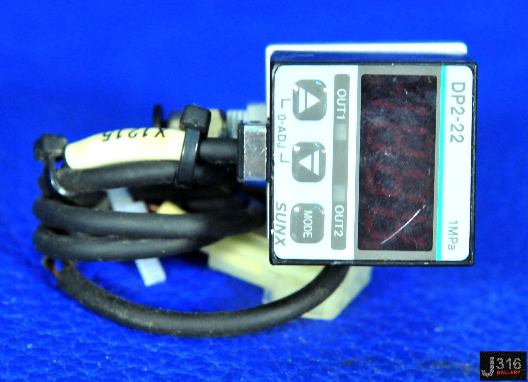 2847 SUNX LED DISPLAY DIGITAL PRESSURE SENSOR FOR NON-CORROSIVE GAS DP2-22