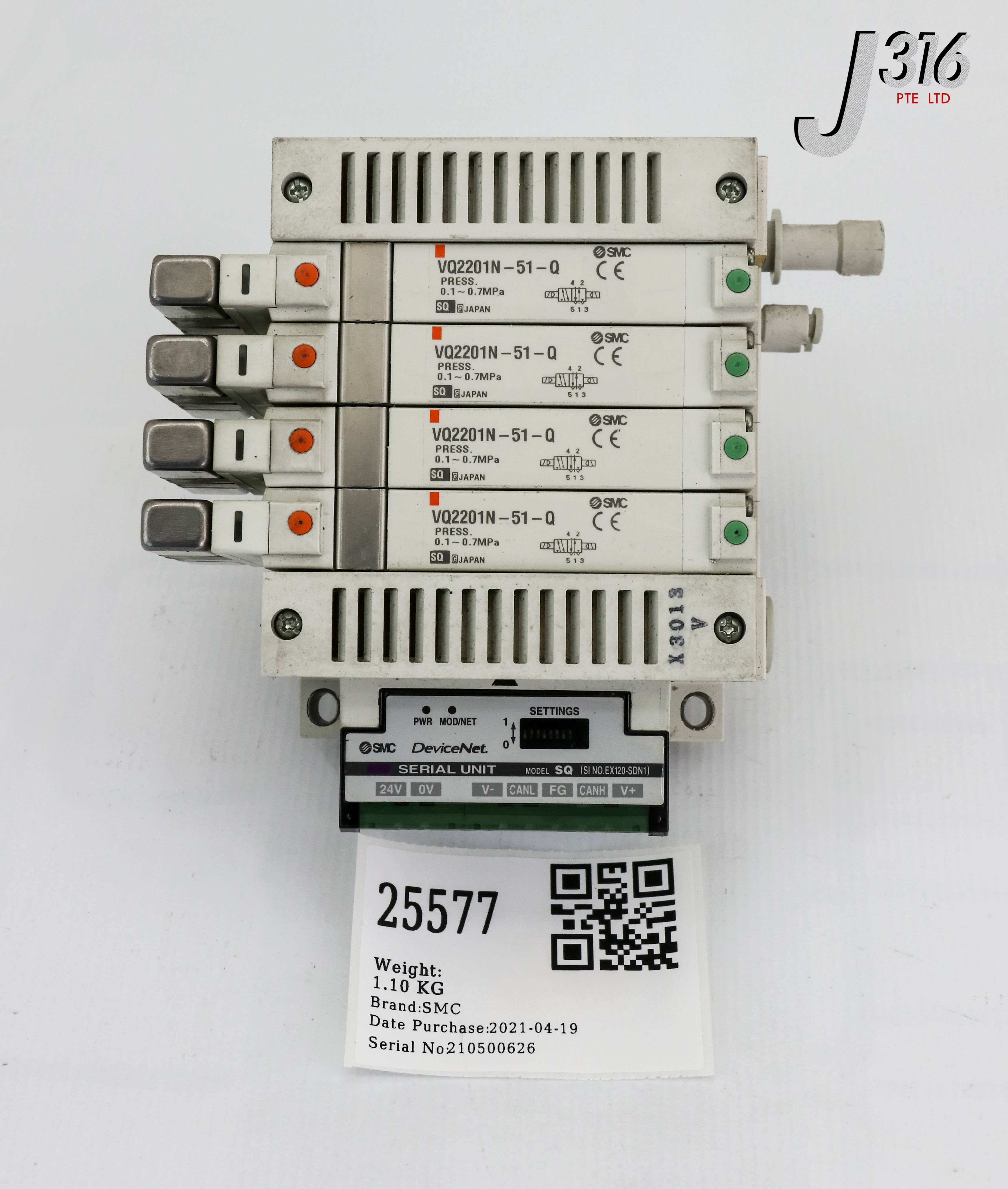 25577 SMC 4 SLOT SOLENOID MANIFOLD W/ 4X VQ2201N-51-Q EX120-SDN1-X2