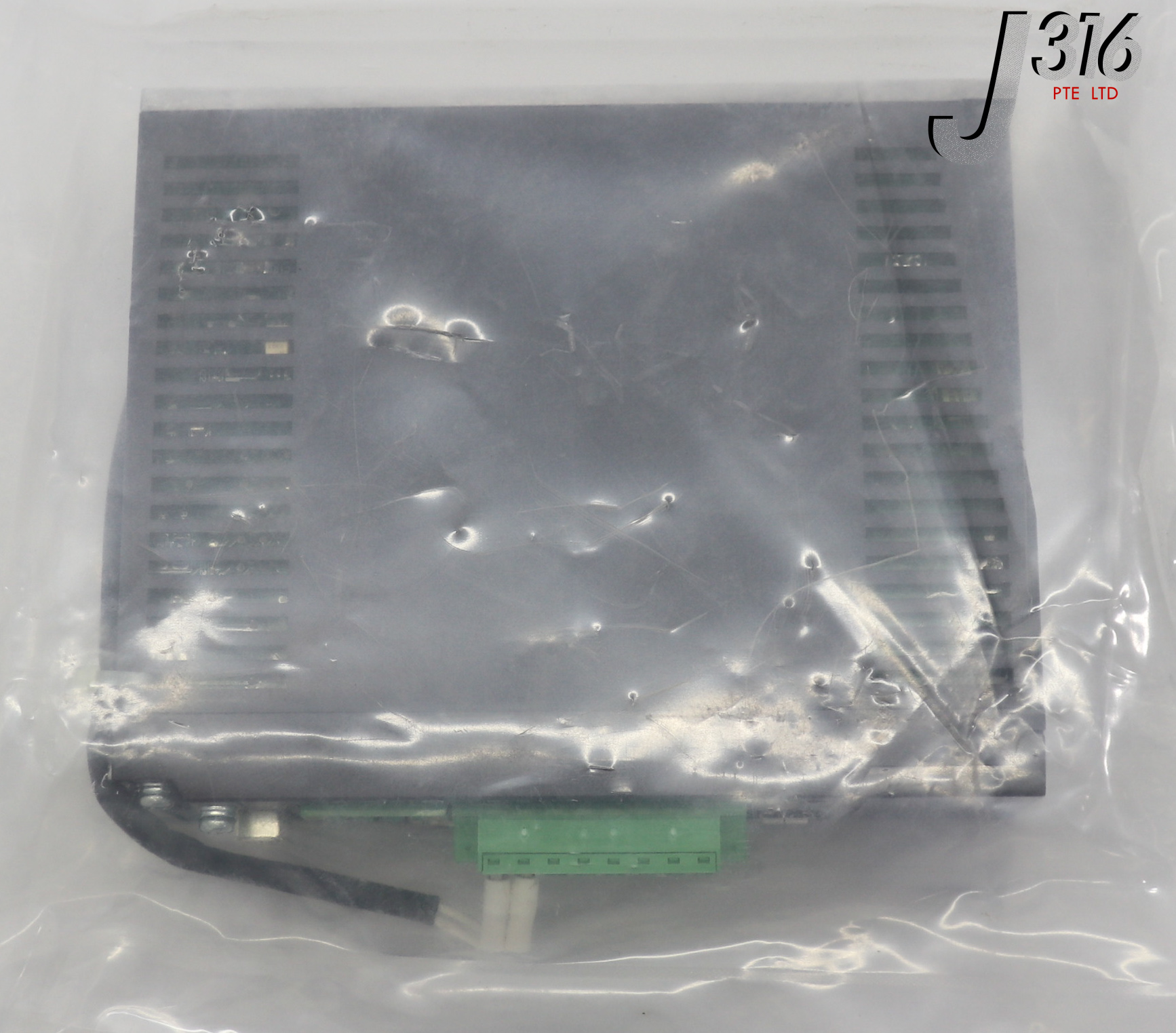 Amplificateur Servo SANYO DENKI SANMOTION R RS2A03A8AA4 - 100W, AC, Triphasé