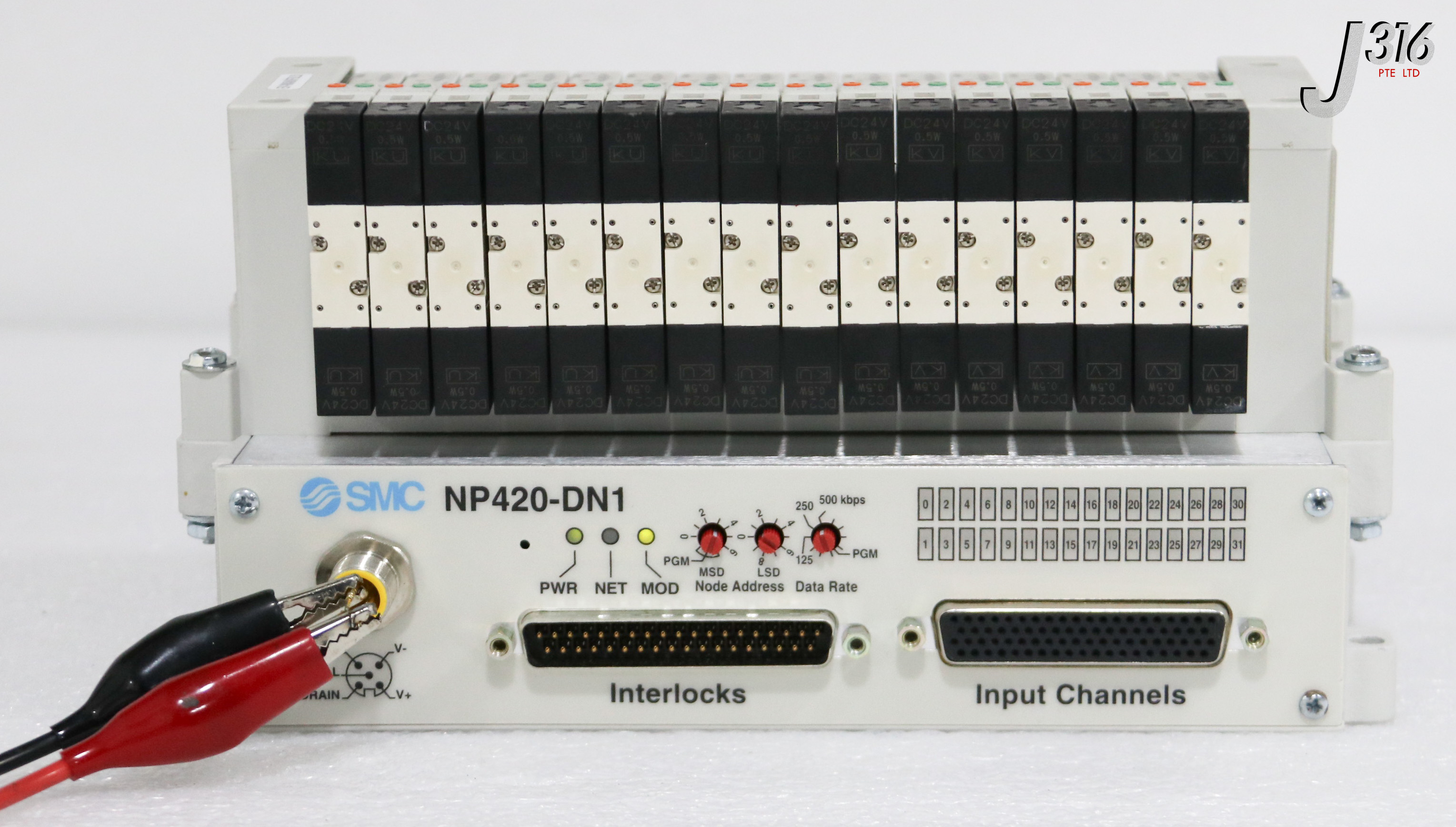 35972 SMC 16-SLOT PNEUMATIC MANIFOLD W/ NP420-DN1 US26344