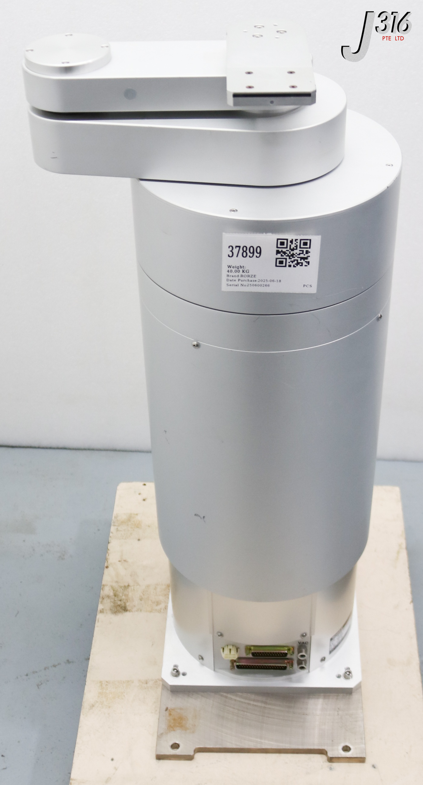 37899 RORZE WAFER HANDLING ROBOT RR700L1521-3A3-111-2