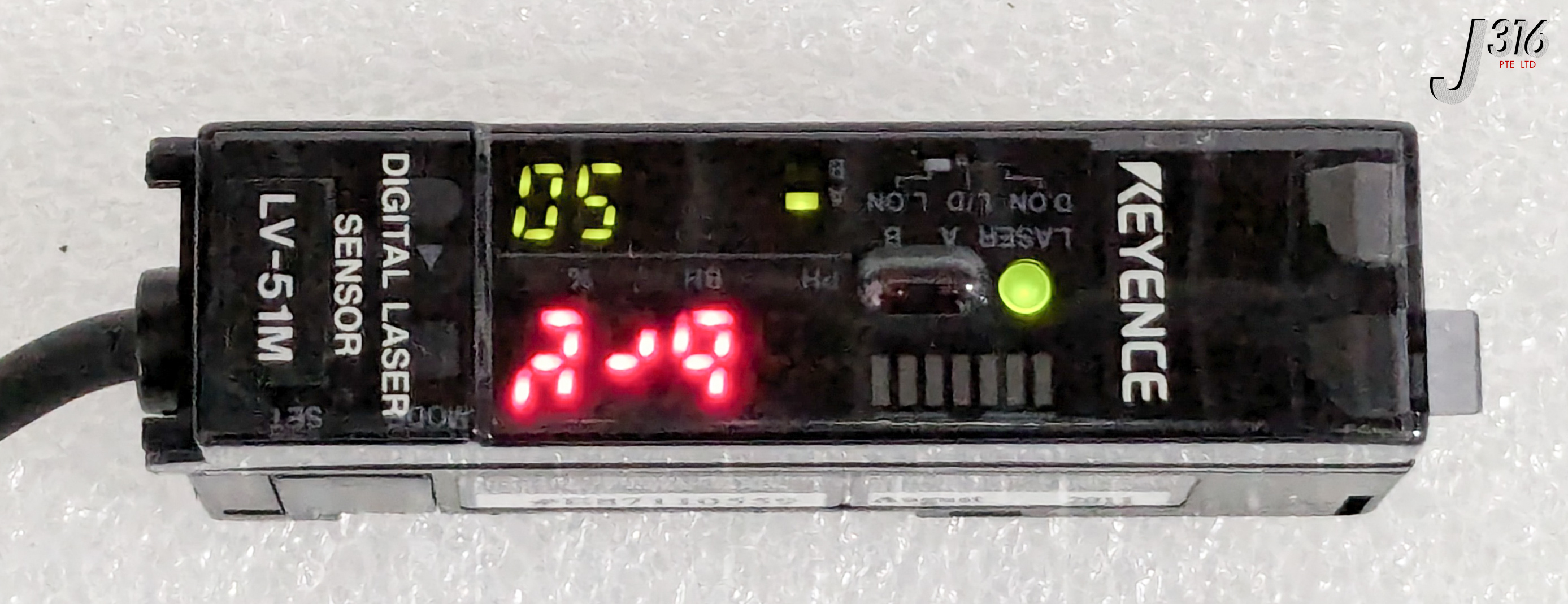 38792 KEYENCE DIGITAL LASER SENSOR LV-51M