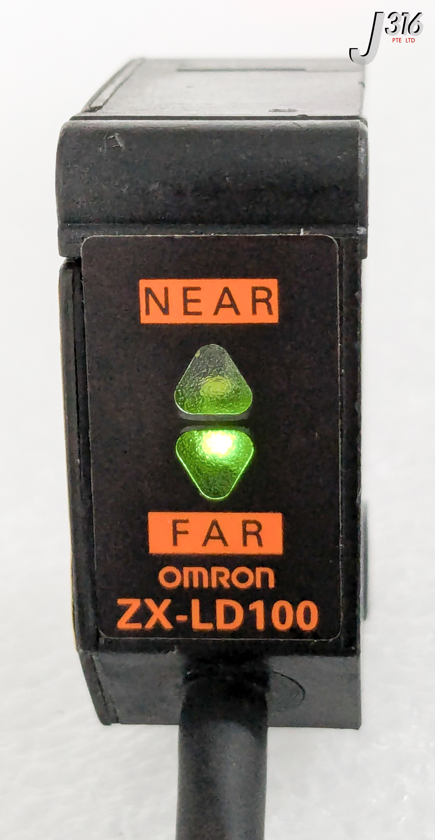 39536 KEYENCE LASER DISPLACEMENT SENSOR HEAD, W/SMART SENSOR AMPLIFIER AND DISPLAY ZX-LD100