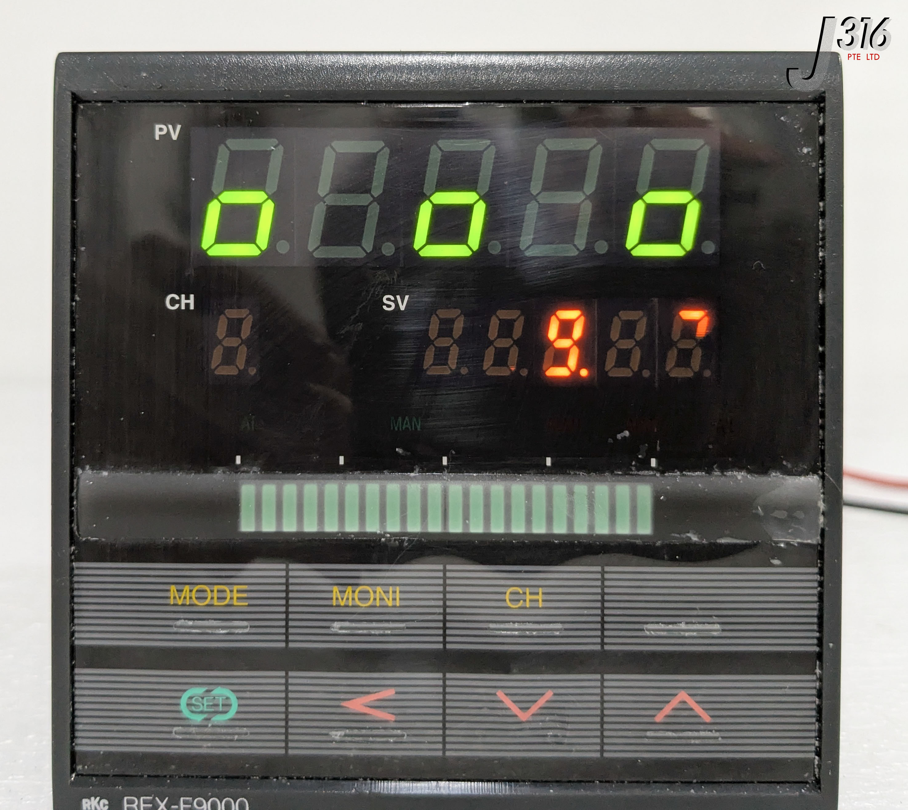 39822 RKC TEMPERATURE CONTROLLER REX-F9000