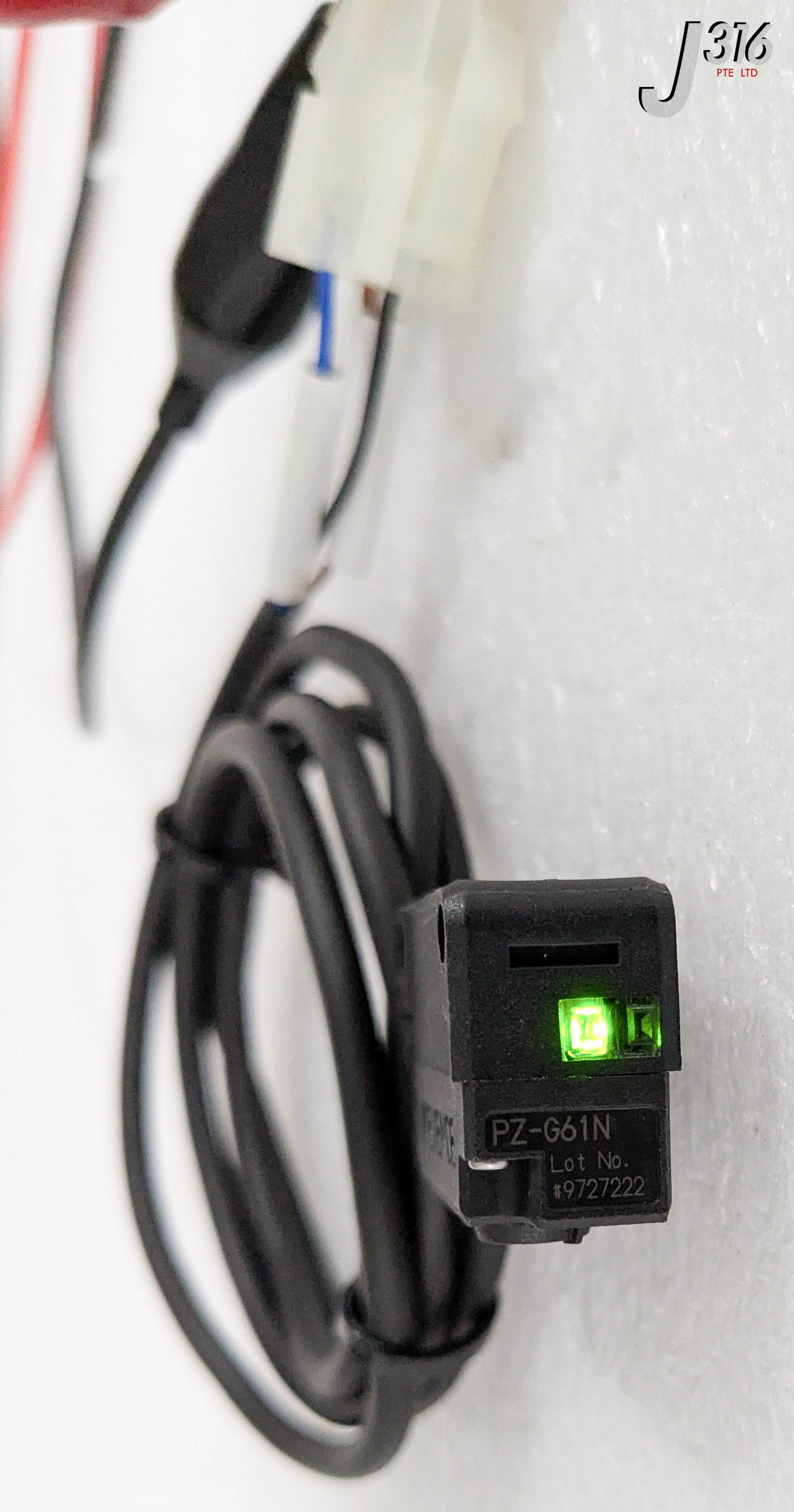 40216 KEYENCE SQUARE RETRO-REFLECTIVE CABLE TYPE, NPN PZ-G61N