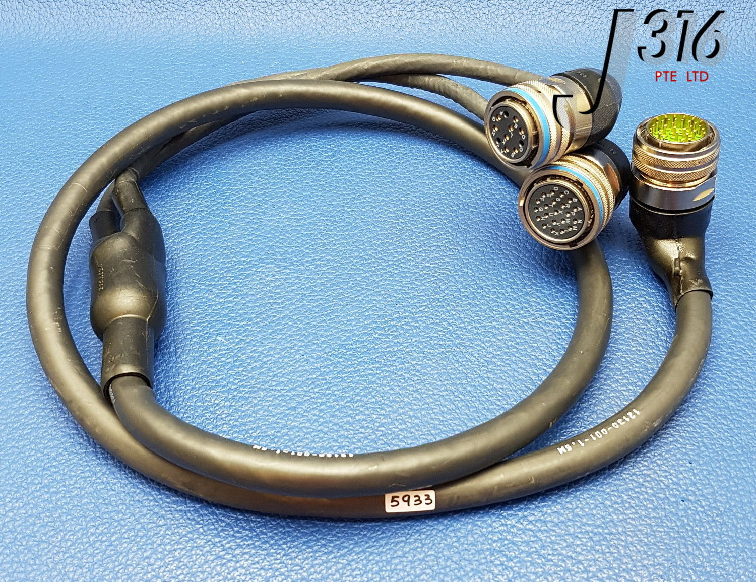 5933 LEYBOLD TURBOMOLECULAR PUMP CABLE DUAL HEAD 1.5M LONG 12130-001