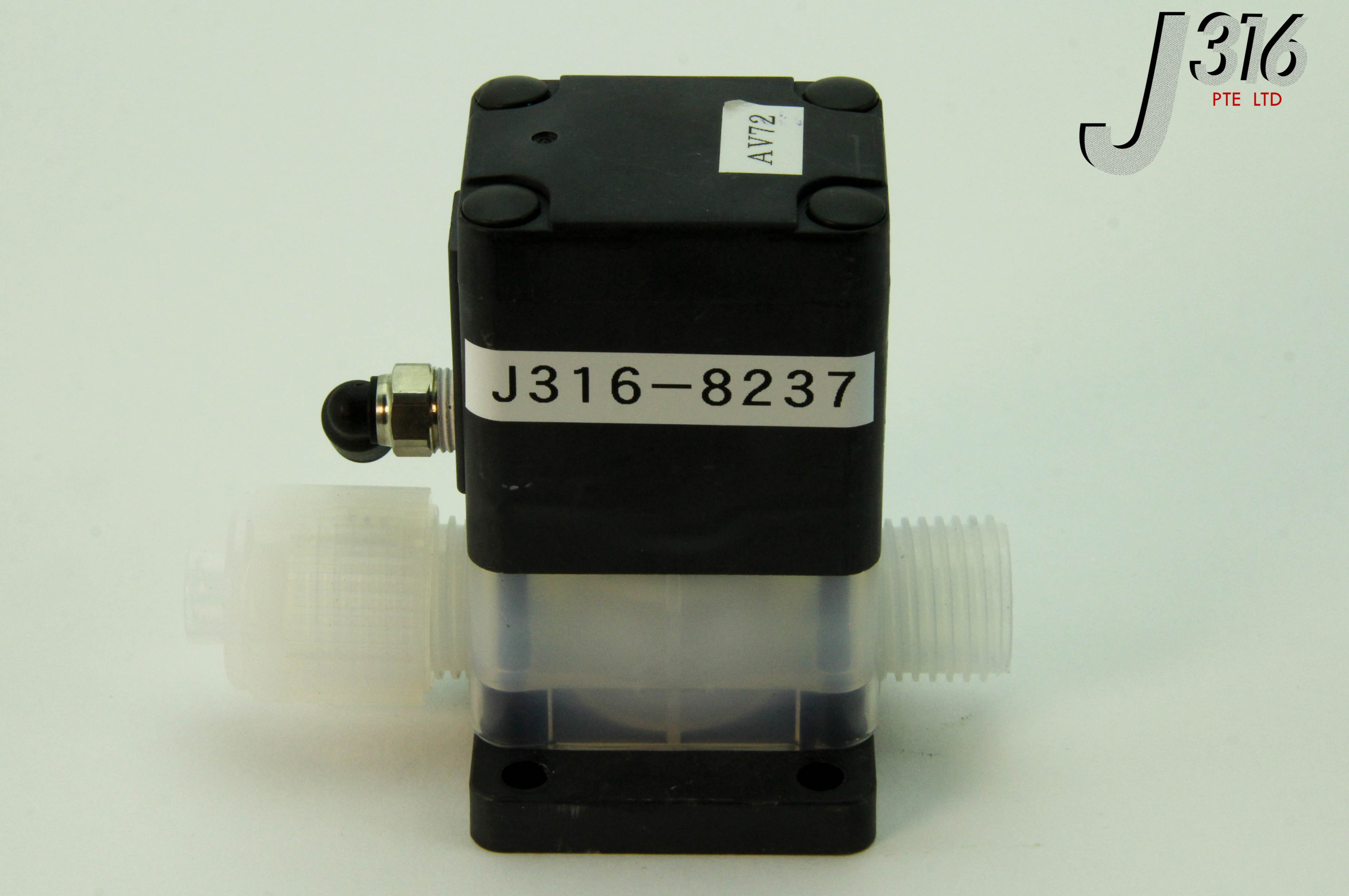 8237 SMC FLUOROPOLYMER AIR OPERATED HIGH PURITY CHEMICAL VALVE ( LOT OF 3) LVC30-S11