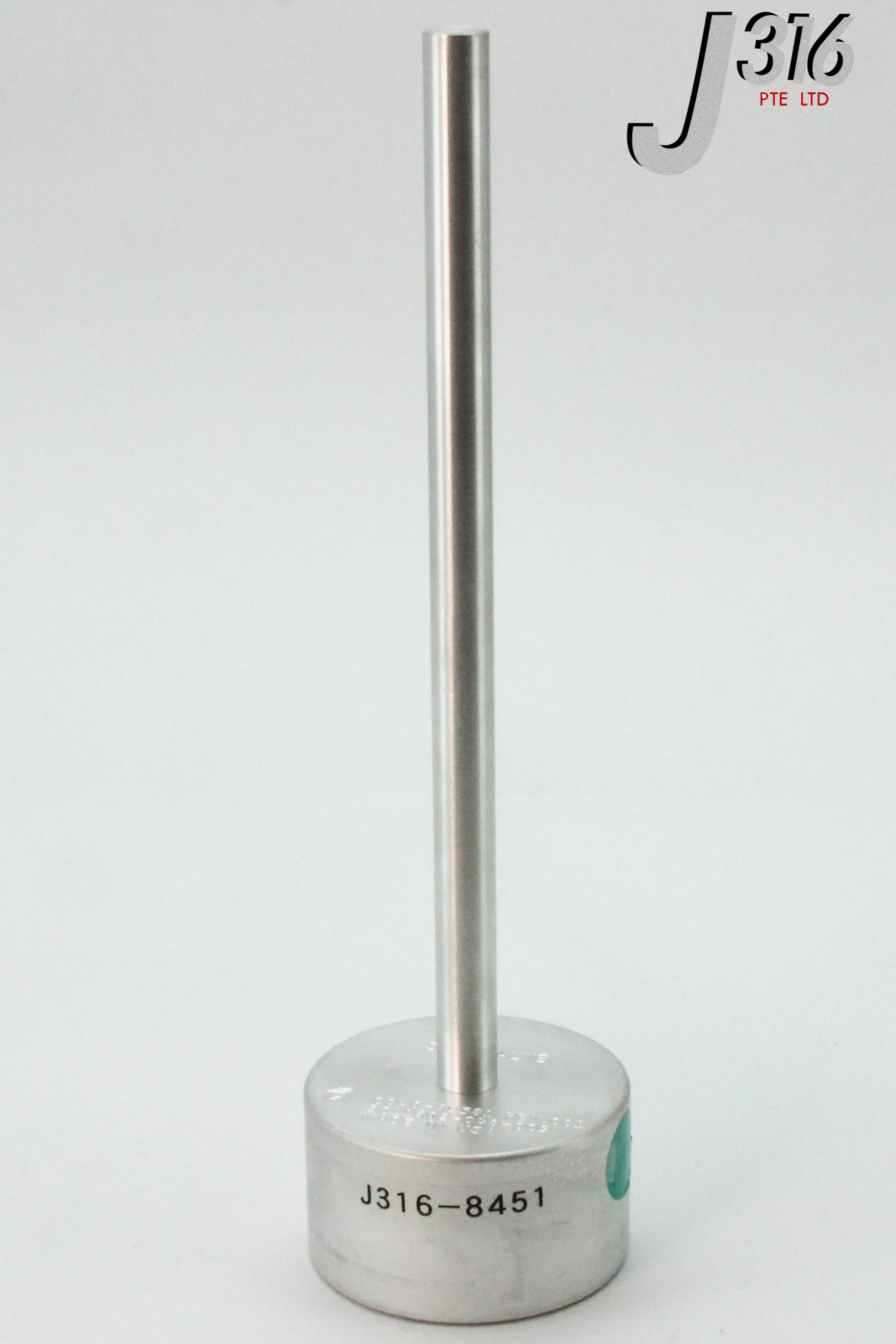 8451 APPLIED MATERIALS SLIT VALVE, PLUG, BASE SST HEATER 300MM 0040-99581