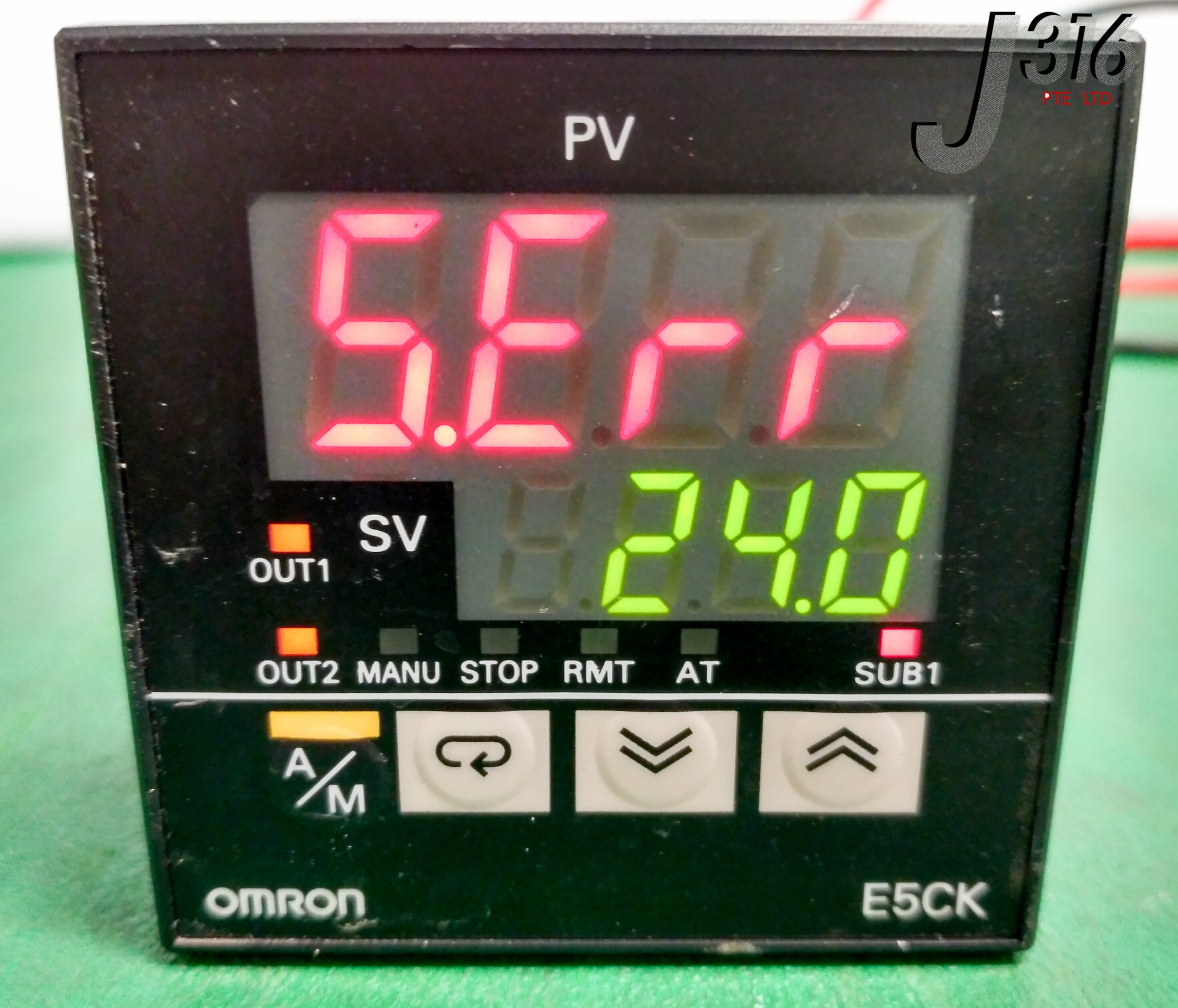 1PC OMRON temperature controller E5CK-QR1 New In Box